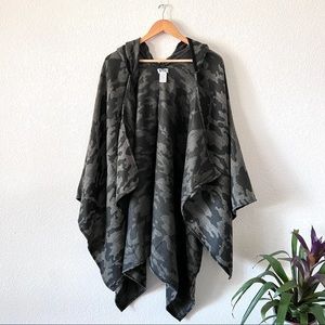 NYC Underground Camo Army Print Hooded Shawl Poncho Open Cover Up One Si…